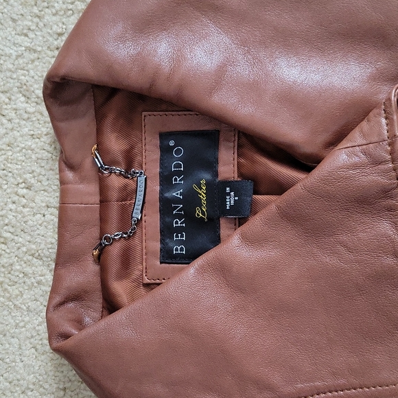 Beautiful Bernardo Genuine Leather Jacket - Picture 2 of 7